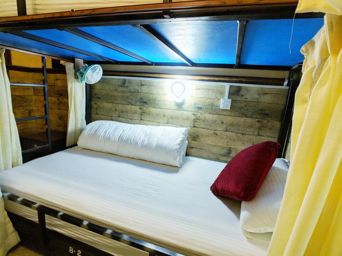 Hotel Forest Lake Backpackers' Hostel Pokhara Bagian luar foto