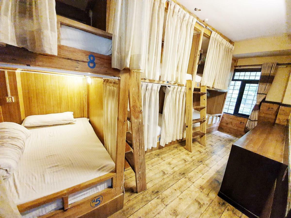 Hotel Forest Lake Backpackers' Hostel Pokhara Bagian luar foto